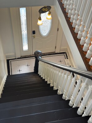 Interior - Historic 1867 Fox Mansion: Chef’s Kitchen, A/C, across from the swimming Quarry (Racine)
