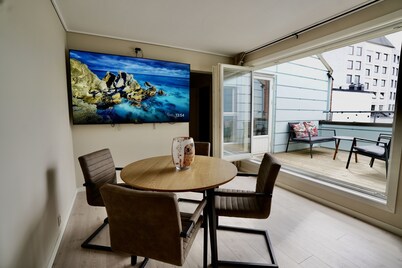 Pleasant, apartment, in the middle of the city. 85 Smart TV, lift & veranda