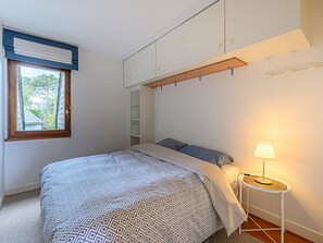 1 bedroom, travel cot, free WiFi