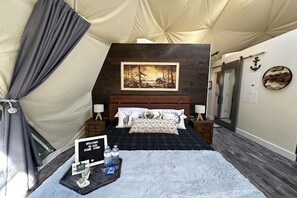 1 bedroom, iron/ironing board, free WiFi, bed sheets - Pet-Friendly Glamping Dome close to Peggy’s Cove! (Seabright)