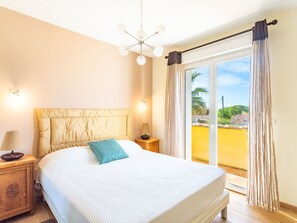 3 habitaciones, cuna de viaje, wifi gratis y ropa de cama