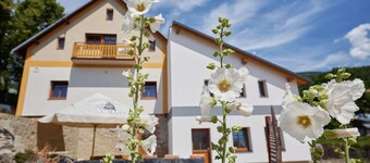 Wonderful private villa for 15 people with hot tub, WIFI, TV, balcony and pets allowed