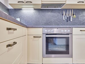 Microwave, toaster, dining tables - Cosy apartment for 4 guests with hot tub, WIFI, TV and pets allowed (Vrchlabí)