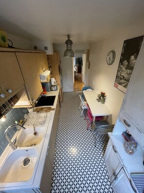 Private kitchen - Grand Appartement Confortable au Coeur de Paris, Proche des Commerces et JO 2024 (Paris)