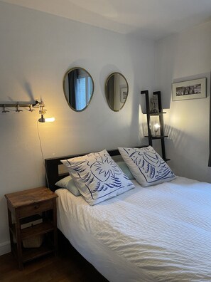 3 chambres, fer et planche à repasser, Wi-Fi, draps fournis