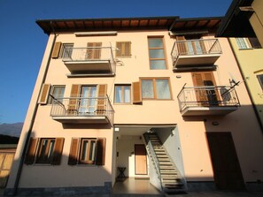 Exterior - Lovely apartment for 4 guests with WIFI, TV and balcony (Casciago)