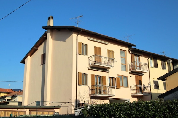 Bâtiment, Mur, Fenêtre, Zone Résidentielle, Quartier, Domicile, Ville, Balcon, Maison, Design Urbain