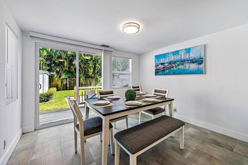 Northwood Home: 2BR+Den, Private Backyard Oasis