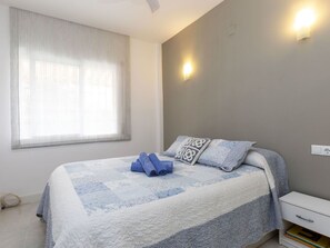 2 bedrooms, iron/ironing board, travel cot, free WiFi