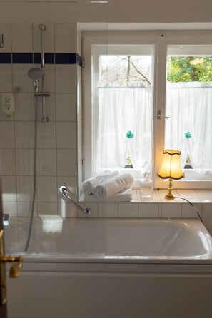 Deluxe-Zimmer | Badezimmer