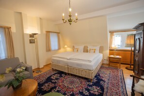 Family Room | 1 bedroom, hypo-allergenic bedding, individually decorated