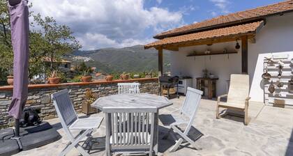 Wonderful private villa for 6 people with WIFI, patio, pets allowed and panoramic view