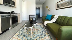 Smart TV - Sleepover | Urban Studio and Gym - Des Moines (Des Moines)