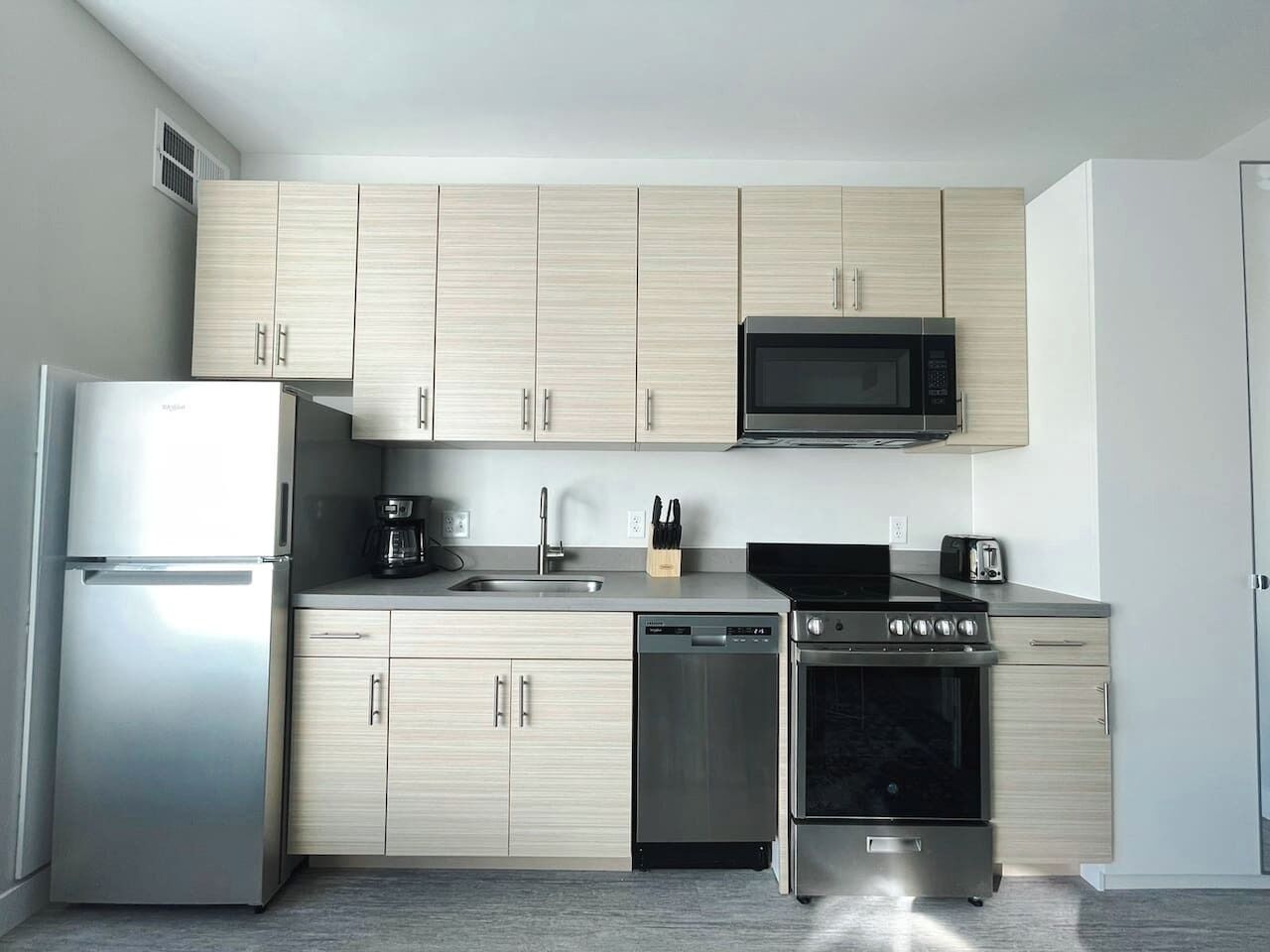 冰箱、微波炉、烤箱、炉灶