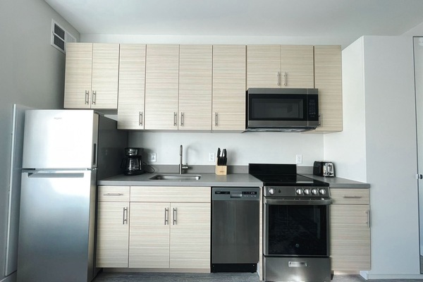 Refrigerador, microondas, horno, placa de cocina