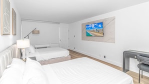 1 bedroom, WiFi (free), bed sheets - Queen Suite/Fifth and Ocean (Myrtle  Beach)