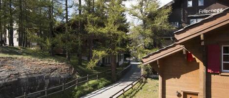 المنشأة من الخارج