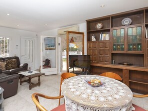 Interior - Beautiful villa for 6 people with WIFI and TV (L'escala)