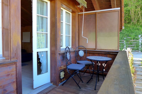 Möbel, Fenster, Tabelle, Gebäude, Holz, Pflanze, Stuhl, Interior Design, Schatten, Hütte
