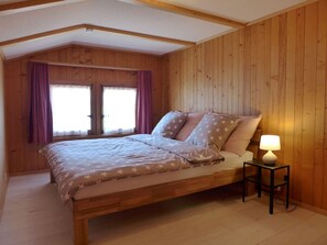 1 bedroom, travel cot, free WiFi
