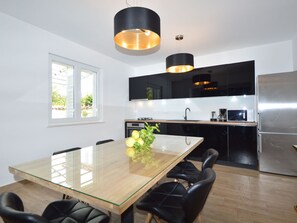 Microwave, oven, high chair - Beautiful apartment for 12 guests with private pool, A/C, WIFI, TV and terrace (Vodice)
