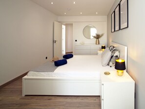 1 dormitorio, tabla de planchar con plancha, cuna de viaje y wifi gratis