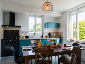 MikrovÄgsugn, ugn, diskmaskin och barnstol