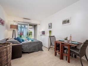 1 Schlafzimmer, Reisekinderbett, kostenloses WLAN, Bettwäsche