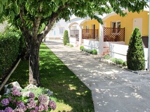 Property grounds - Beautiful apartment for 5 people with WIFI, A/C, TV and terrace (Zadar)