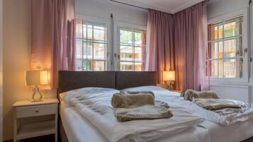 1 bedroom, travel cot, free WiFi, bed sheets