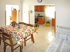 Dining - Beautiful apartment for 4 guests with WIFI, A/C, pool, TV and terrace (Pazin)
