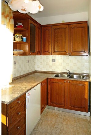 Oven - Beautiful apartment for 4 guests with WIFI, A/C, pool, TV and terrace (Pazin)