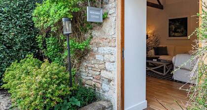 Midsummer Cottage Retreat