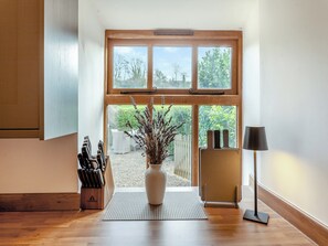 المنشأة من الداخل