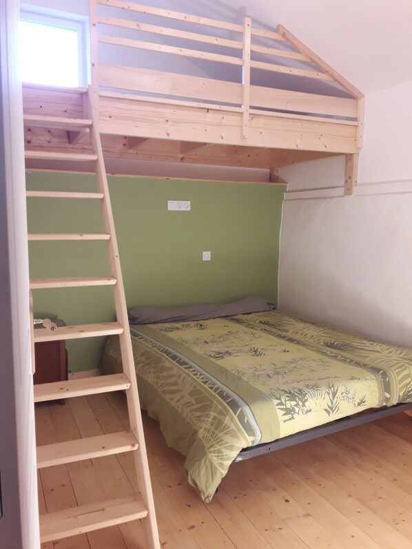 5 bedrooms, bed sheets