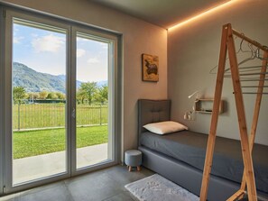 2 bedrooms, travel cot, free WiFi