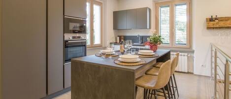 Mikrowelle, Ofen, Geschirrspüler