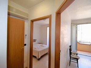 4 bedrooms, iron/ironing board, free WiFi