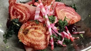 A plate with sliced meat, radish, and greens. - Gasthaus zum Raben (Horben)