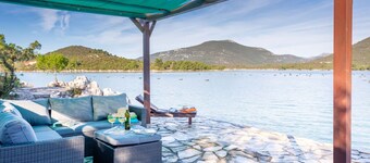 Beautiful apartment for 4 guests with WIFI, hot tub, A/C, TV, terrace and parking