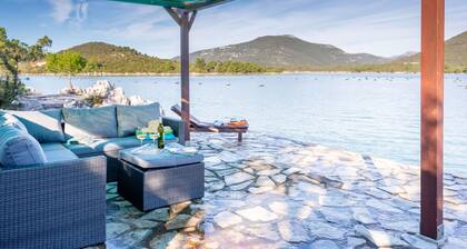 Lovely apartment for 8 guests with A/C, WIFI, hot tub, TV and terrace