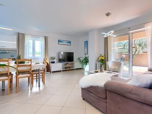 Fernseher, Tischfußball