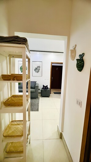 Interior - Comodo, Calido & Económico Apto de dos habts. ubicado en la Romana, Rep. Dom (La Romana)