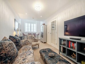 Living area - Luxury Moffat Apartment (Moffat, near Dumfries)