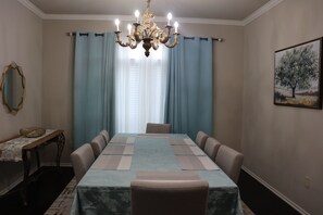 Dining - Warwick Place (Oklahoma City)