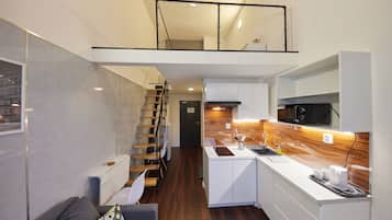 Standard Loft, Kitchenette | Living area