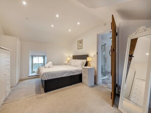 3 bedrooms, free WiFi, bed sheets