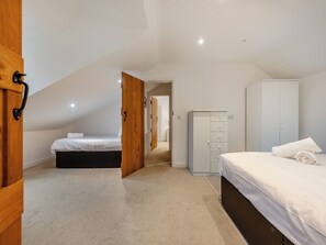 3 bedrooms, free WiFi, bed sheets