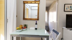 Dining - Cosy apartment for 4 guests with A/C, WIFI, TV and terrace (Tossa De Mar)