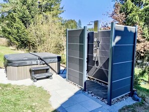 Bain à remous extérieur